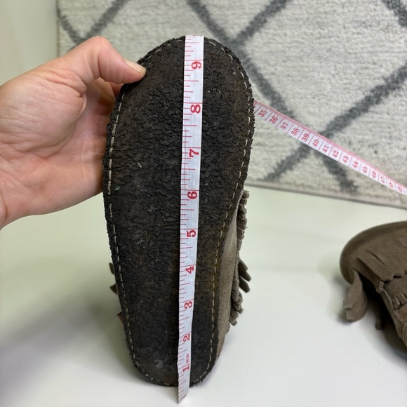 Laurentian Chief Apache Narrow Fringe Beaded Moccasin Grey Suede Made In Canada - Picture 8 of 9